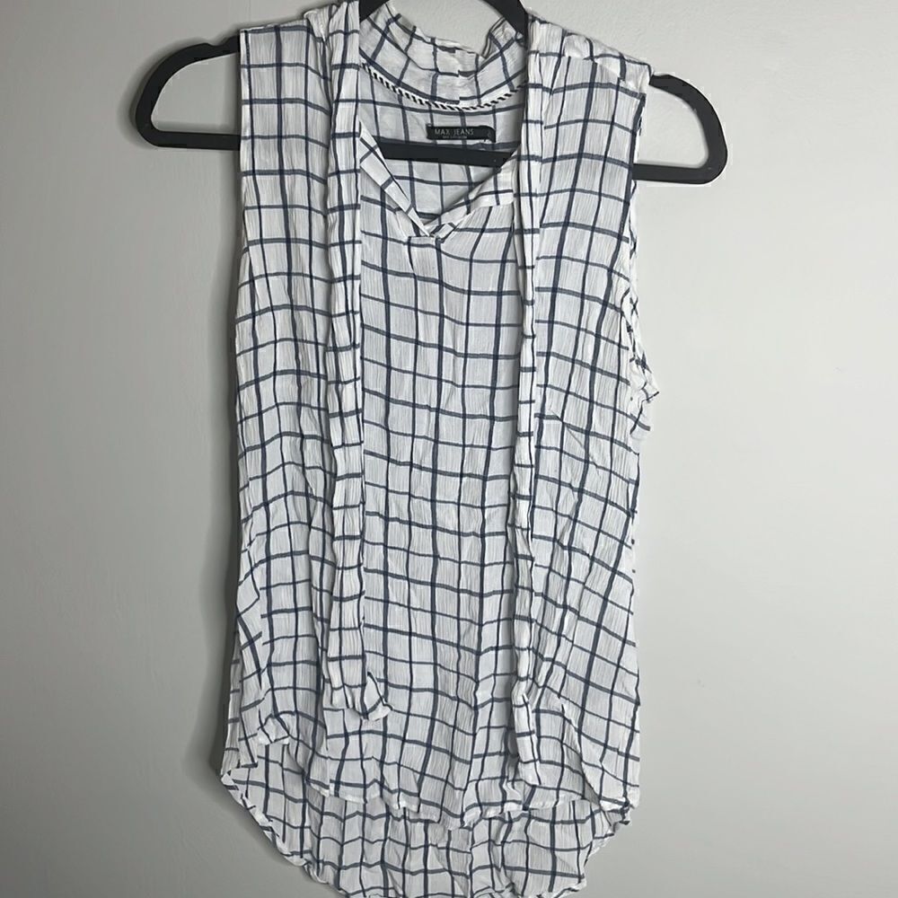 Women’s Max Jeans Size XL Sleeveless White Blue Blouse